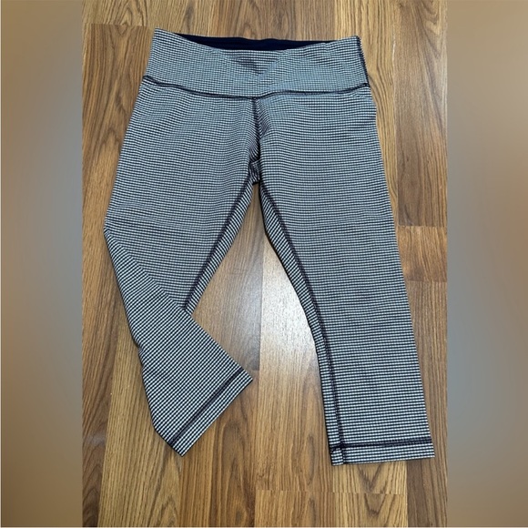 lululemon athletica Pants - Lululemon cropped leggings